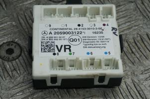 Gebruikte Deur module Mercedes C (C205) C-220d 2.2 16V BlueTEC Prijs € 25,00 Margeregeling aangeboden door Boels Autodemontage