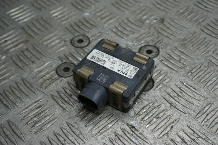 Gebruikte Cruise control sensor Volkswagen Passat Variant (3G5) Prijs € 225,00 Margeregeling aangeboden door Boels Autodemontage