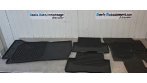 Gebruikte Matten Set Mercedes C (W205) C-180d 1.6 Turbo 16V Prijs € 50,00 Margeregeling aangeboden door Boels Autodemontage
