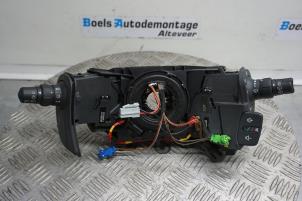 Gebruikte Licht + Raw Schakelaar Renault Clio III (BR/CR) 1.2 16V TCe 100 Prijs € 50,00 Margeregeling aangeboden door Boels Autodemontage