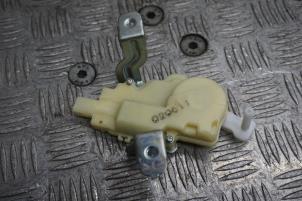 Gebruikte Achterklep motor Toyota Yaris II (P9) 1.0 12V VVT-i Prijs € 25,00 Margeregeling aangeboden door Boels Autodemontage