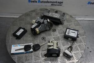 Gebruikte Contactslot + computer Toyota Yaris II (P9) 1.0 12V VVT-i Prijs € 200,00 Margeregeling aangeboden door Boels Autodemontage