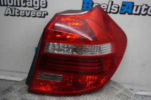 Gebruikte Achterlicht rechts BMW 1 serie (E87/87N) 118d 16V Prijs € 35,00 Margeregeling aangeboden door Boels Autodemontage