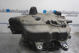 Gebruikte Adblue tank Ford Transit 2.0 TDCi 16V Eco Blue 170 RWD Prijs € 250,00 Margeregeling aangeboden door Boels Autodemontage