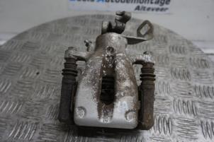 Gebruikte Remklauw (Tang) links-achter Mini Mini (R56) 1.4 16V One Prijs € 35,00 Margeregeling aangeboden door Boels Autodemontage