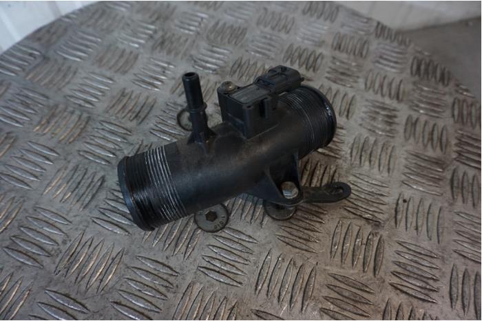 Gebruikte Intercooler Buis Ford Focus 3 1.0 Ti-VCT EcoBoost 12V 125 Prijs € 50,00 Margeregeling aangeboden door Boels Autodemontage