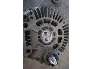 Dynamo van een Nissan Note (E11) 1.6 16V 2010