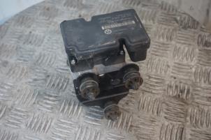 Gebruikte ABS Pomp Volkswagen Caddy III (2KA,2KH,2CA,2CH) 1.9 TDI Prijs € 50,00 Margeregeling aangeboden door Boels Autodemontage