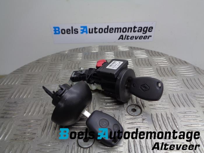 Gebruikte Kontaktslot + computer Renault Twingo III (AH) 1.0 SCe 70 12V Prijs € 65,00 Margeregeling aangeboden door Boels Autodemontage