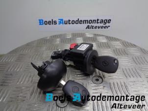 Gebruikte Contactslot + computer Renault Twingo III (AH) 1.0 SCe 70 12V Prijs € 65,00 Margeregeling aangeboden door Boels Autodemontage