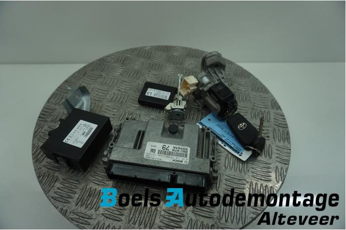Gebruikte Kontaktslot + computer Toyota Aygo (B40) 1.0 12V VVT-i Prijs € 300,00 Margeregeling aangeboden door Boels Autodemontage