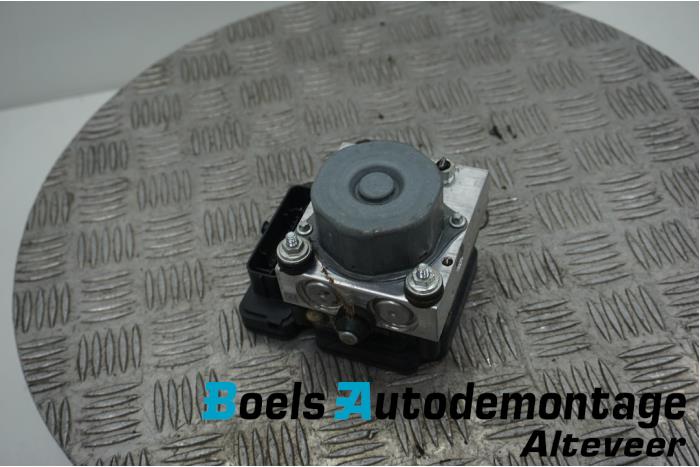Gebruikte ABS Pomp Toyota Aygo (B40) 1.0 12V VVT-i Prijs € 20,00 Margeregeling aangeboden door Boels Autodemontage