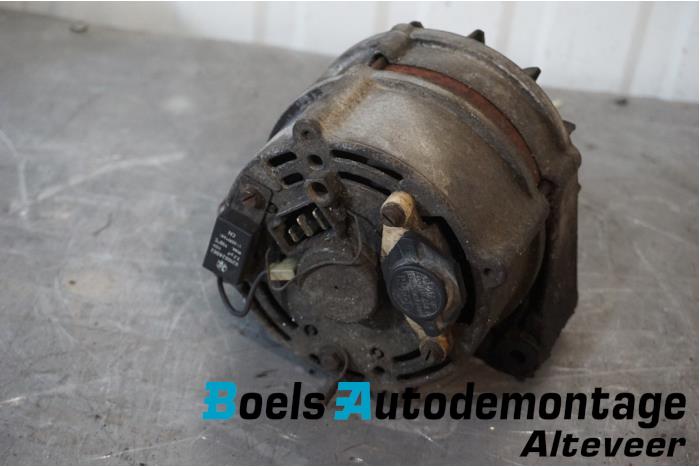 Dynamo van een Mercedes-Benz S (W126) 280 SE,SEL 1981