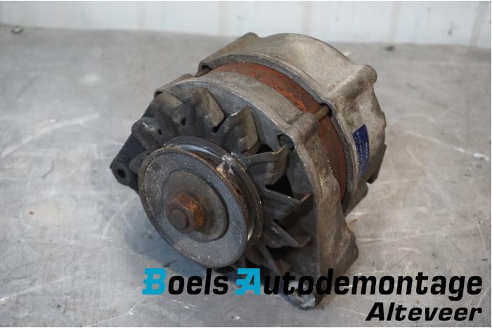 Gebruikte Dynamo Mercedes S (W126) 280 SE,SEL Prijs € 85,00 Margeregeling aangeboden door Boels Autodemontage