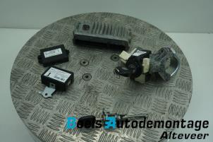 Gebruikte Kontaktslot + computer Toyota Yaris III (P13) 1.5 16V Hybrid Prijs € 165,00 Margeregeling aangeboden door Boels Autodemontage