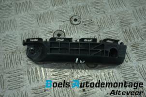 Gebruikte Bumpersteun links-voor Toyota Yaris III (P13) 1.5 16V Hybrid Prijs € 15,00 Margeregeling aangeboden door Boels Autodemontage