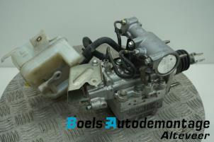 Gebruikte ABS Pomp Toyota Yaris III (P13) 1.5 16V Hybrid Prijs € 247,93 Margeregeling aangeboden door Boels Autodemontage