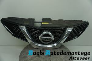 Gebruikte Grille Nissan Qashqai (J11) 1.2 DIG-T 16V Prijs € 115,00 Margeregeling aangeboden door Boels Autodemontage