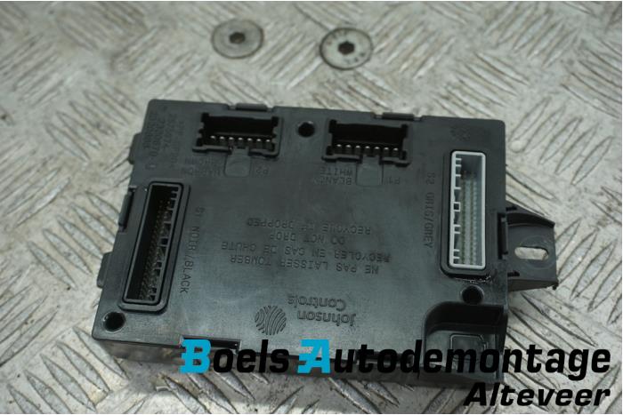 Gebruikte Bodycontrol Module Renault Captur I (2R) 1.2 TCE 16V EDC Prijs € 95,00 Margeregeling aangeboden door Boels Autodemontage
