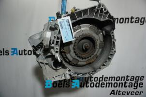 Gebruikte Automaatbak Renault Captur (2R) 1.2 TCE 16V EDC Prijs € 1.250,00 Margeregeling aangeboden door Boels Autodemontage