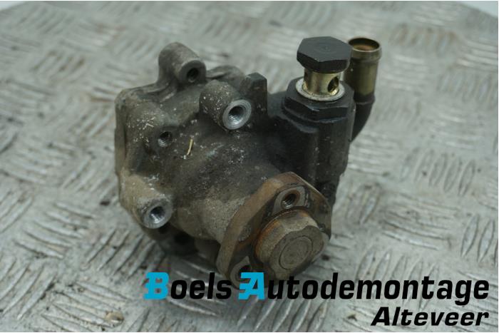 Gebruikte Pomp Servo Volkswagen Transporter/Caravelle T5 1.9 TDi Prijs € 50,00 Margeregeling aangeboden door Boels Autodemontage
