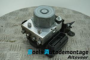 Gebruikte ABS Pomp Renault Twingo III (AH) ZE R80 Prijs € 285,00 Margeregeling aangeboden door Boels Autodemontage