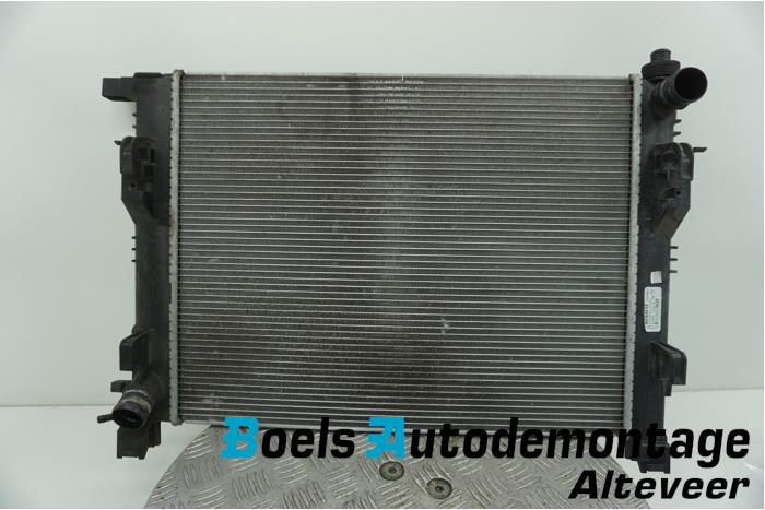 Gebruikte Radiateur Renault Clio IV (5R) 0.9 Energy TCE 90 12V Prijs € 35,00 Margeregeling aangeboden door Boels Autodemontage
