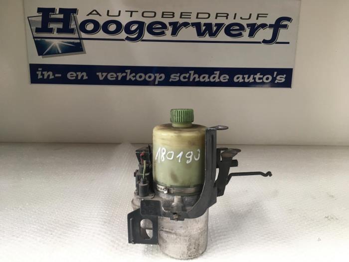 Gebruikte Pomp Servo Renault Clio II (BB/CB) 1.2 Prijs op aanvraag aangeboden door Autobedrijf Hoogerwerf