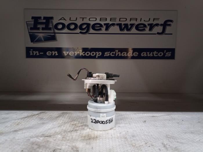 Gebruikte Tank element Pomp Dacia Sandero I (BS) 1.2 16V Prijs € 50,00 Margeregeling aangeboden door Autobedrijf Hoogerwerf