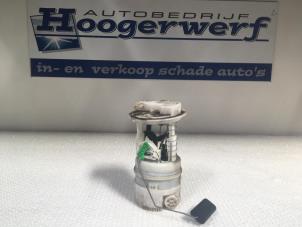 Gebruikte Tank element Pomp Renault Twingo III (AH) 1.0 SCe 70 12V Prijs € 20,00 Margeregeling aangeboden door Autobedrijf Hoogerwerf
