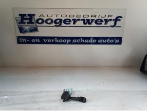 Gebruikte Ruitenwis Schakelaar BMW 3 serie (E46/4) 320d 16V Prijs € 20,00 Margeregeling aangeboden door Autobedrijf Hoogerwerf