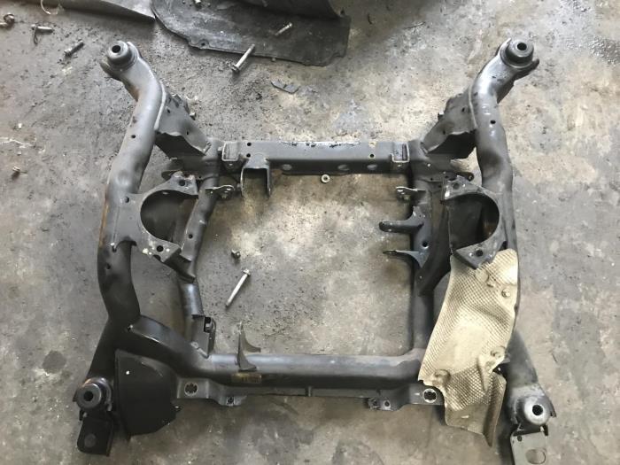 Gebruikte Subframe Mercedes R (W251) 3.0 320 CDI 24V 4-Matic Prijs € 150,00 Margeregeling aangeboden door Autobedrijf Hoogerwerf