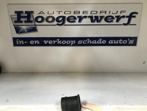 Gebruikte Luchthoeveelheidsmeter Volkswagen Passat (3B3) 2.0 20V Prijs € 20,00 Margeregeling aangeboden door Autobedrijf Hoogerwerf