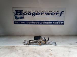 Gebruikte Ruitenwismotor + Mechaniek Mercedes S (W126) 280 S Prijs € 150,00 Margeregeling aangeboden door Autobedrijf Hoogerwerf