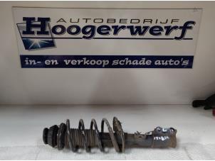 Gebruikte Schokdemperpoot links-voor Hyundai i20 1.2i 16V Prijs € 70,00 Margeregeling aangeboden door Autobedrijf Hoogerwerf