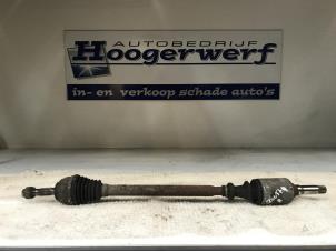 Gebruikte Aandrijfas rechts-voor Peugeot 106 II 1.1 XN,XR,XT,Accent Prijs € 30,00 Margeregeling aangeboden door Autobedrijf Hoogerwerf