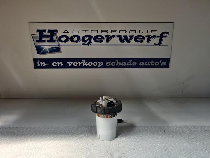 Gebruikte Tank element Pomp Ford Fiesta 6 (JA8) 1.0 EcoBoost 12V 125 Prijs € 40,00 Margeregeling aangeboden door Autobedrijf Hoogerwerf