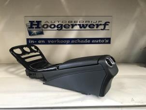 Gebruikte Middenconsoles Mercedes C Estate (S205) C-180 1.6 16V BlueEfficiency Prijs € 200,00 Margeregeling aangeboden door Autobedrijf Hoogerwerf