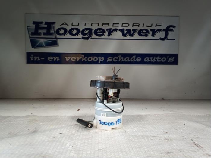 Gebruikte Tank element Pomp Dacia Sandero I (BS) 1.2 16V Prijs € 50,00 Margeregeling aangeboden door Autobedrijf Hoogerwerf