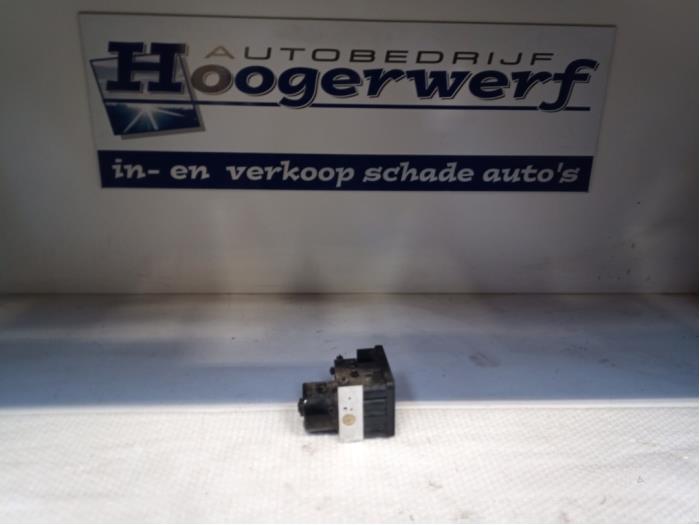 Gebruikte ABS Pomp Volkswagen Polo IV (9N1/2/3) 1.4 16V Prijs € 60,00 Margeregeling aangeboden door Autobedrijf Hoogerwerf