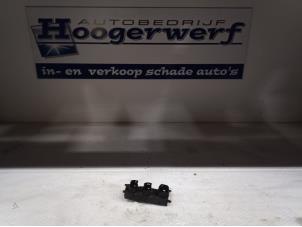 Gebruikte Elektrisch Raam Schakelaar Hyundai i10 (B5) 1.0 12V Prijs € 30,00 Margeregeling aangeboden door Autobedrijf Hoogerwerf