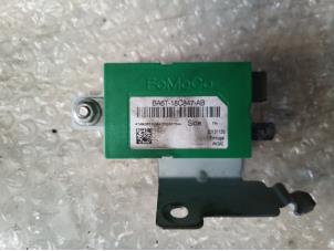 Gebruikte Antenne Versterker Ford Fiesta 6 (JA8) 1.0 EcoBoost 12V Sport Prijs € 10,00 Margeregeling aangeboden door Autobedrijf Hoogerwerf