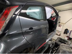 Gebruikte Portier 4Deurs rechts-achter Toyota Aygo (B40) 1.0 12V VVT-i Prijs € 200,00 Margeregeling aangeboden door Autobedrijf Hoogerwerf