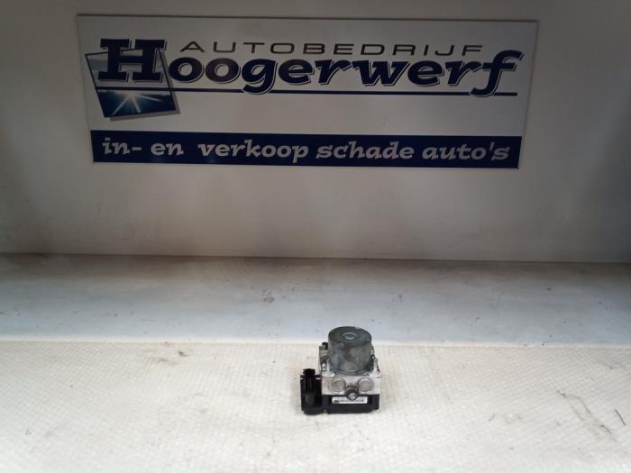 Gebruikte ABS Pomp Renault Modus/Grand Modus (JP) 1.6 16V Prijs € 60,00 Margeregeling aangeboden door Autobedrijf Hoogerwerf
