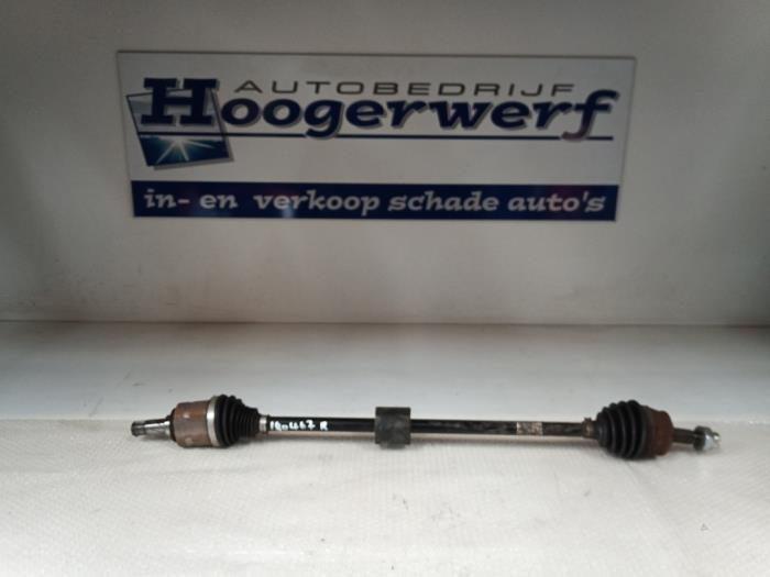 Gebruikte Steekas rechts-voor Opel Corsa D 1.4 16V Twinport Prijs € 40,00 Margeregeling aangeboden door Autobedrijf Hoogerwerf