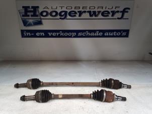 Gebruikte Steekas rechts-voor Peugeot 107 1.0 12V Prijs € 30,00 Margeregeling aangeboden door Autobedrijf Hoogerwerf