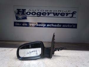 Gebruikte Buitenspiegel links Opel Corsa C (F08/68) 1.2 16V Prijs € 20,00 Margeregeling aangeboden door Autobedrijf Hoogerwerf