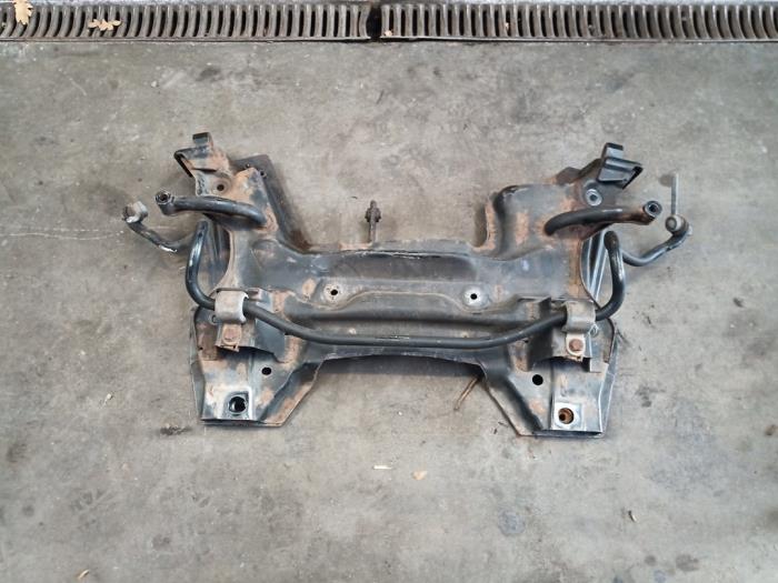 Subframe van een Peugeot 207/207+ (WA/WC/WM) 1.4 16V VTi 2009