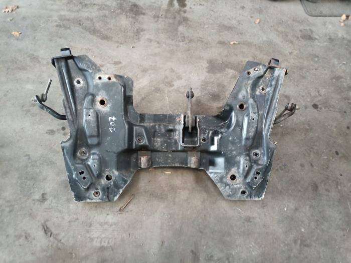 Subframe van een Peugeot 207/207+ (WA/WC/WM) 1.4 16V VTi 2009