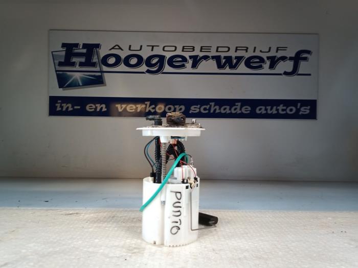 Gebruikte Benzinepomp Fiat Grande Punto (199) 1.4 Prijs € 35,00 Margeregeling aangeboden door Autobedrijf Hoogerwerf